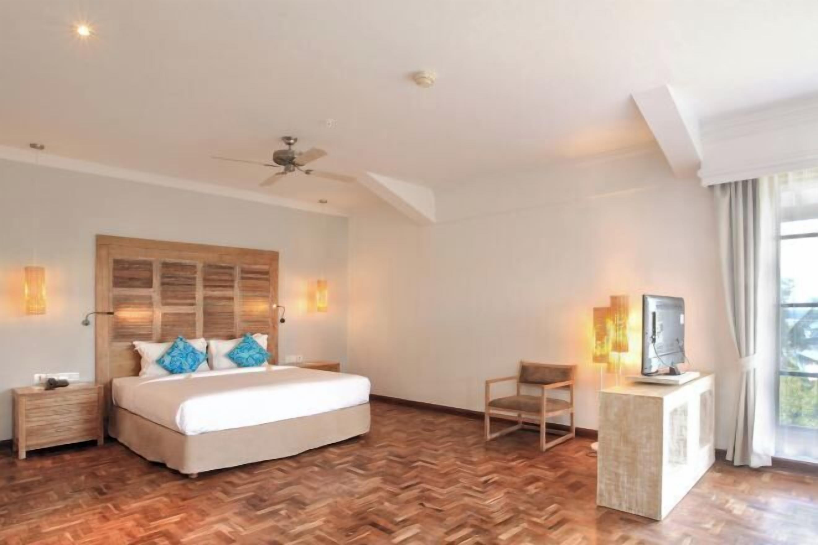 Minibar, in-room safe, blackout curtains, iron/ironing board