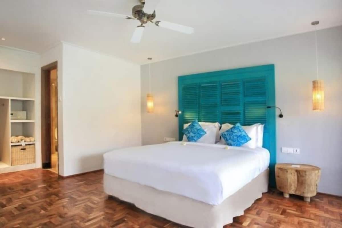 Minibar, in-room safe, blackout curtains, iron/ironing board