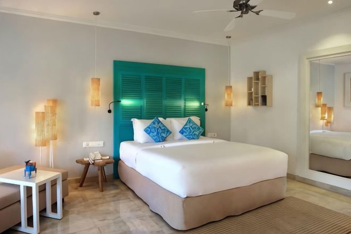 Minibar, in-room safe, blackout curtains