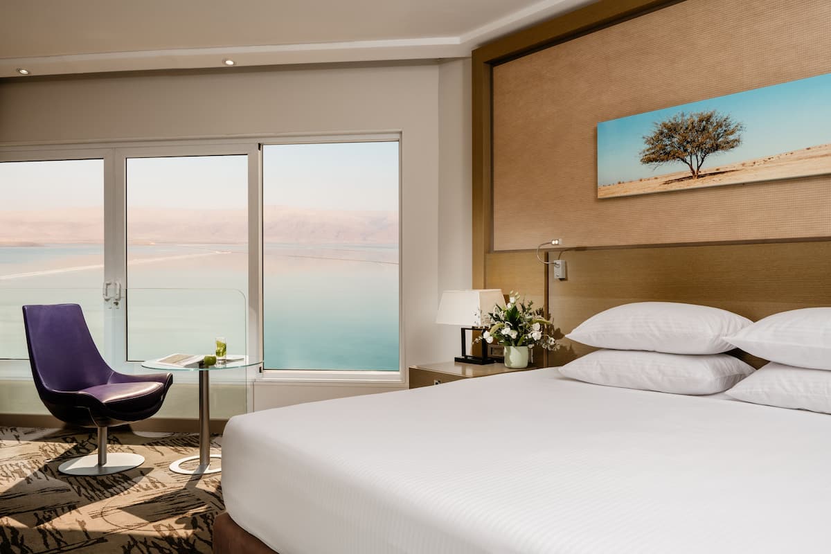 Club Double or Twin Room, Sea View, Executive Level | 1 bedroom, Egyptian cotton sheets, in-room safe, individually furnished