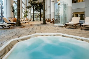 Indoor spa tub