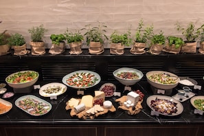 Food and drink - Melody Hotel - an Atlas Boutique Hotel (Tel Aviv)