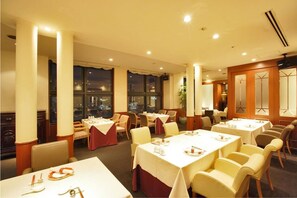 Frokost, lunsj og middag serveres, kinesiske retter 