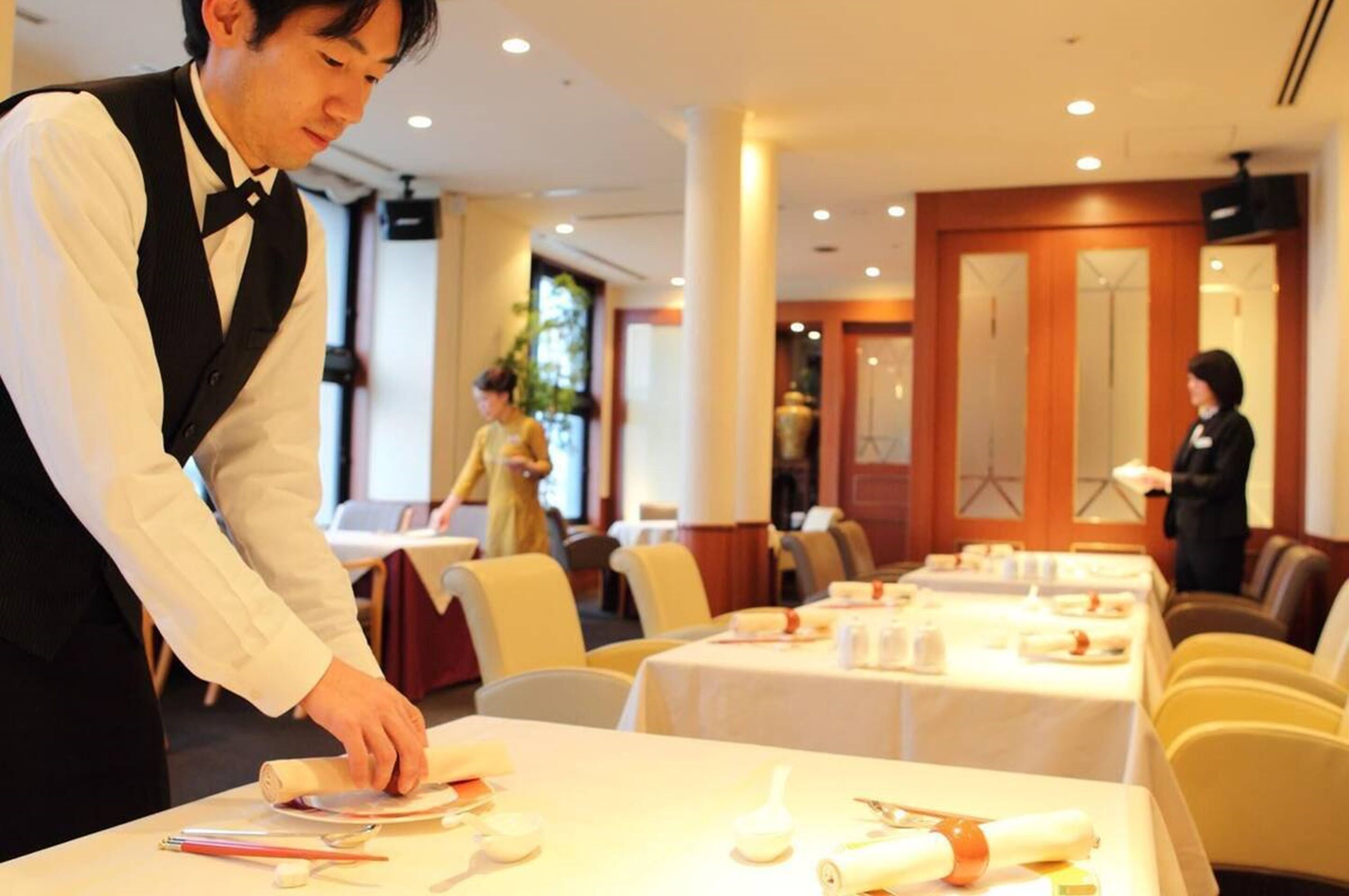 breakfast, lunch, dinner served; chinese cuisine