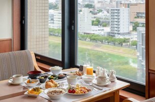 Se sirven desayunos, almuerzos y cenas; cocina china