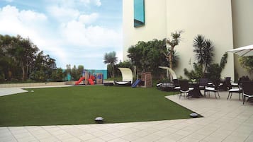 Outdoor pool, sun loungers