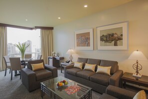 Ropa de cama de alta calidad y minibar 