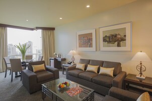 Premium bedding, minibar, in-room safe, desk