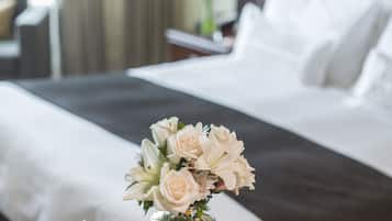 Superior Plus, 1 king bed | Premium bedding, minibar, in-room safe, desk