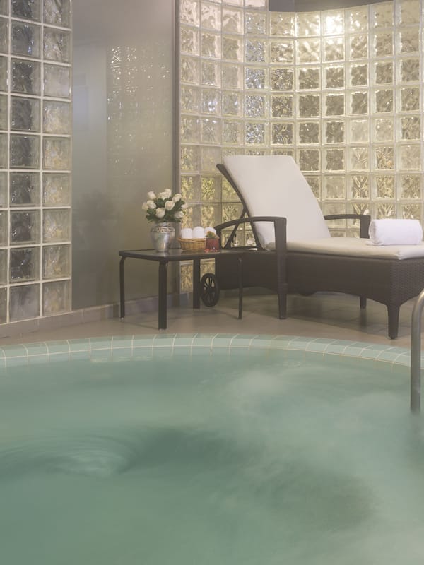 Indoor spa tub