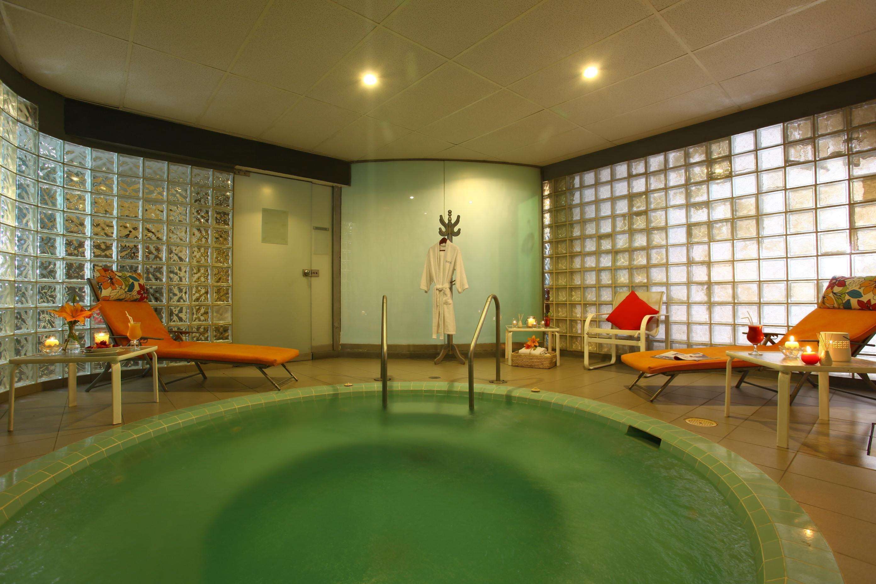 couples treatment room(s), sauna, hot tub, steam room, body treatments