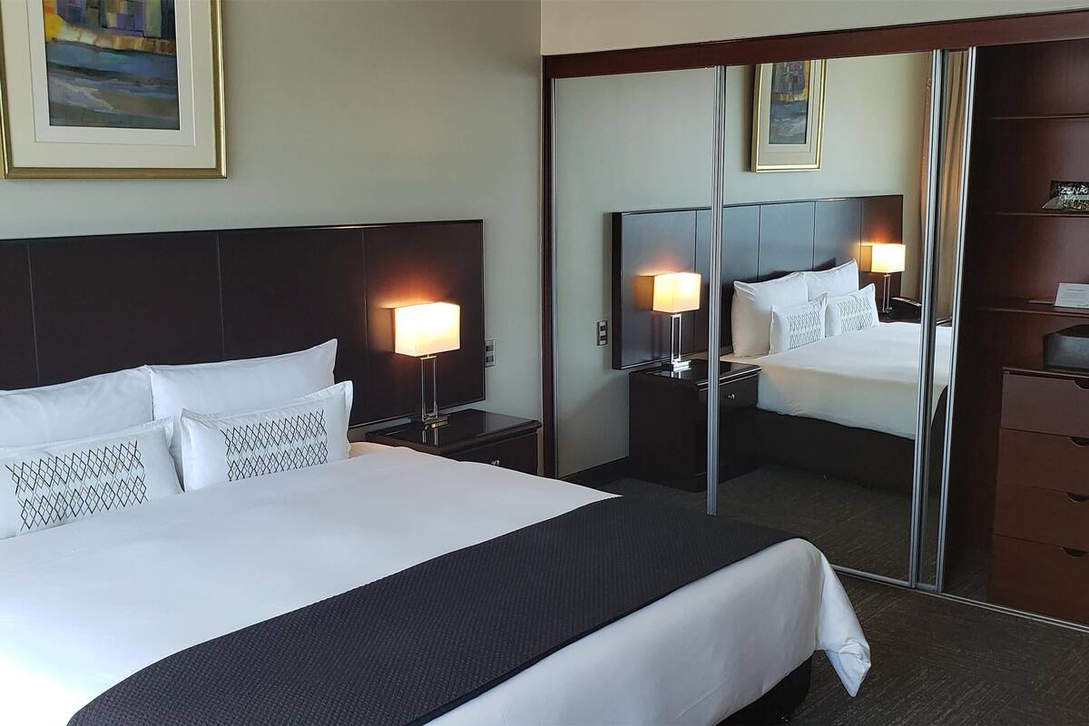 1 bedroom, premium bedding, minibar, in-room safe