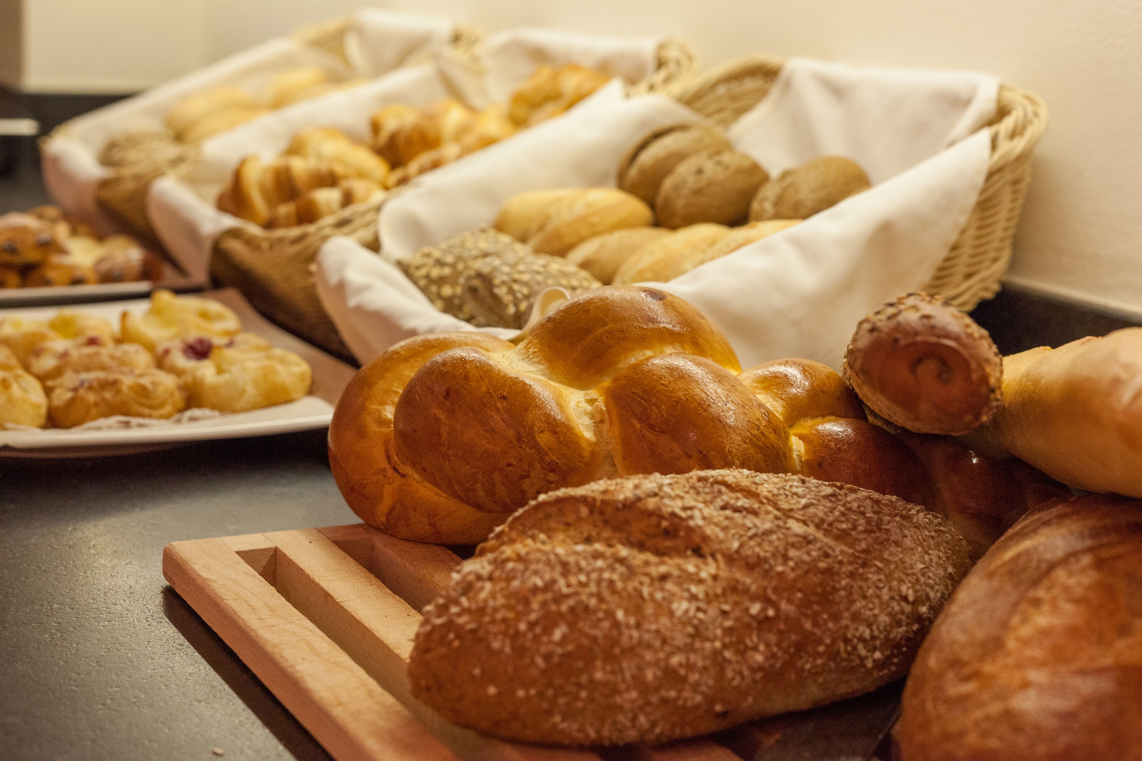 free buffet breakfast