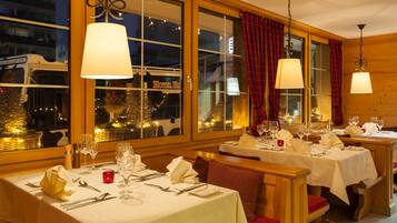 Breakfast and dinner served, French cuisine