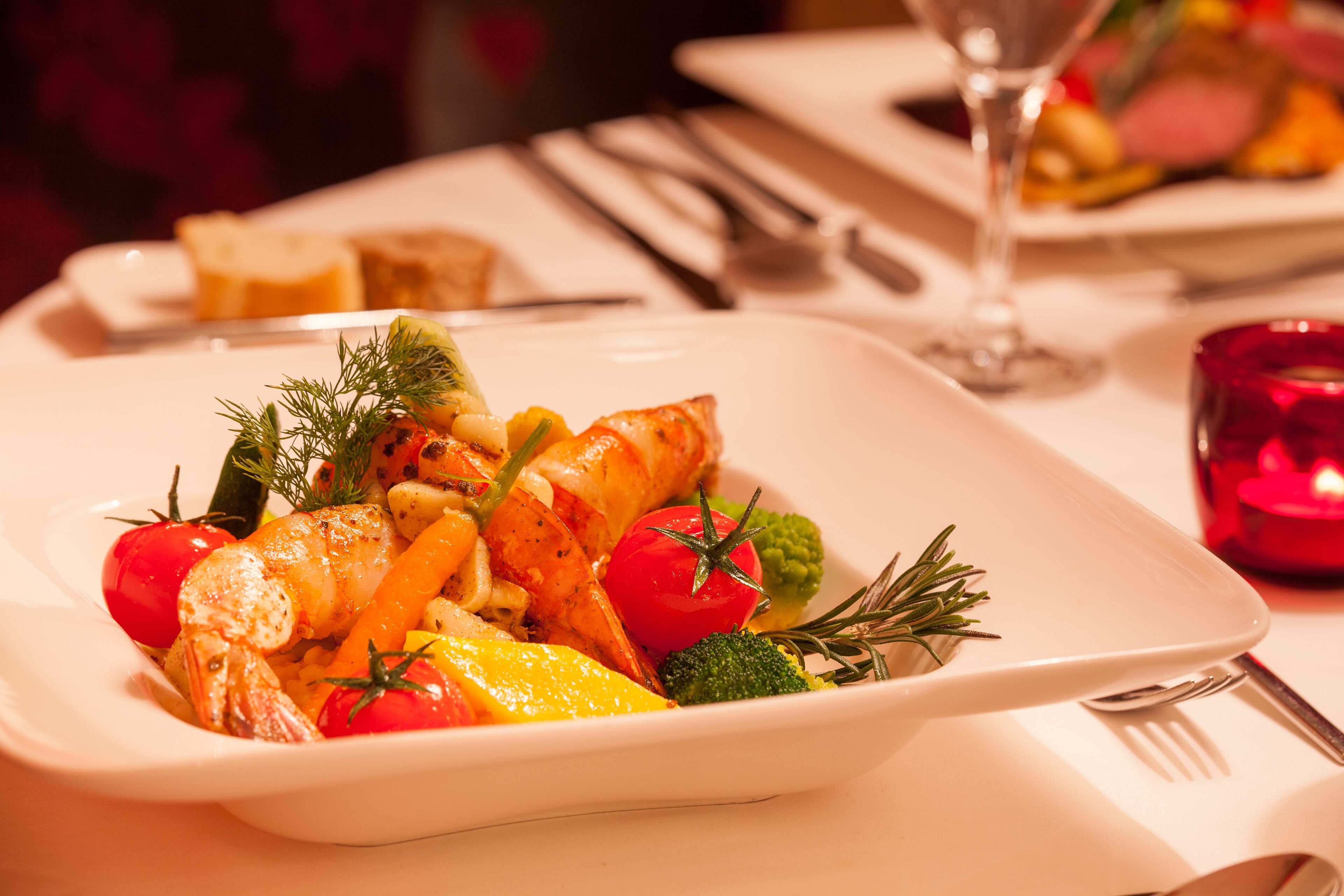 breakfast and dinner served, french cuisine