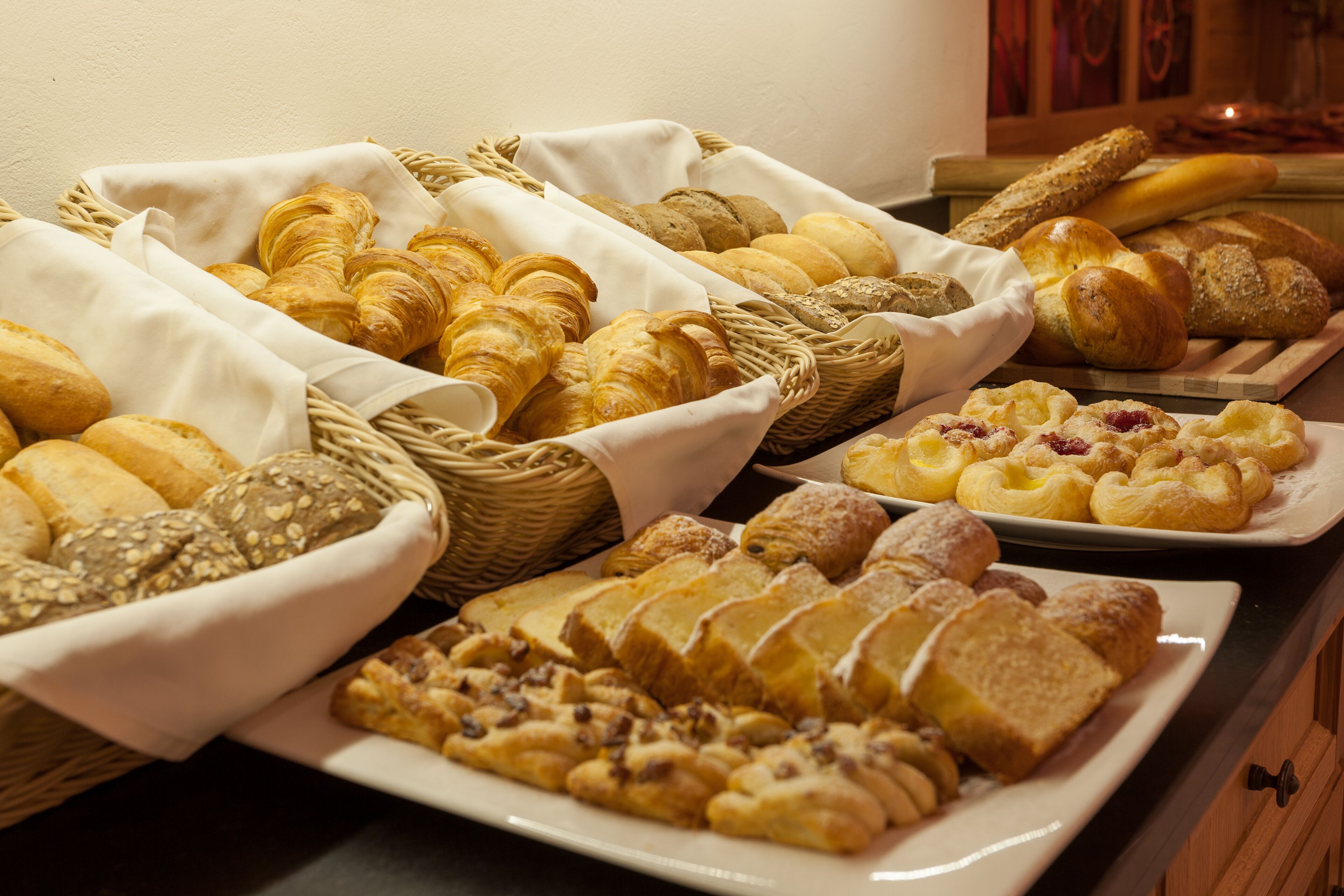 free buffet breakfast