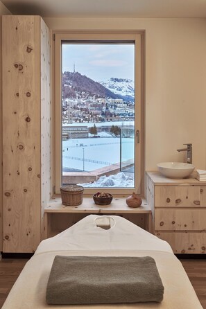 Sauna, hot tub, steam room, hot stone massages, deep-tissue massages - Hotel Laudinella (St. Moritz)