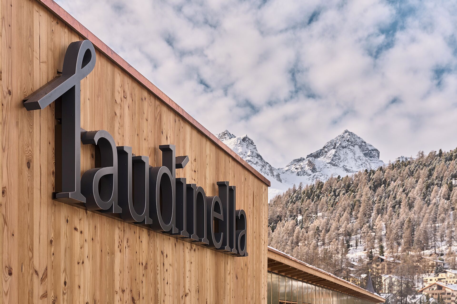 A wooden building with a sign reading "Lauderdale".