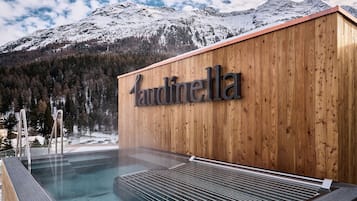 Sauna, hot tub, steam room, hot stone massages, deep-tissue massages