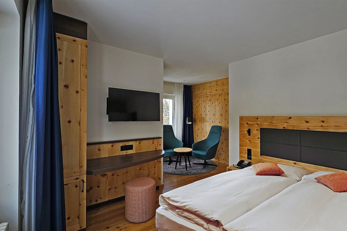 Doppelzimmer mit Extrabett | Hypo-allergenic bedding, in-room safe, desk, blackout curtains