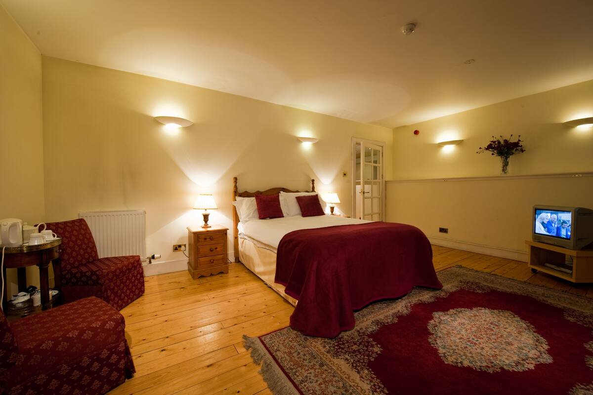 Executive Double Room, 1 King Bed | Living area