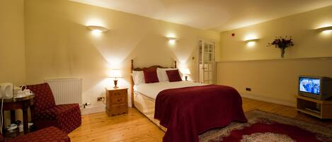 Executive Double Room, 1 King Bed | Living area