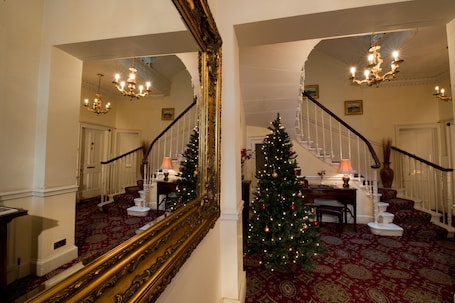 Hall. The Ben Doran Guest House