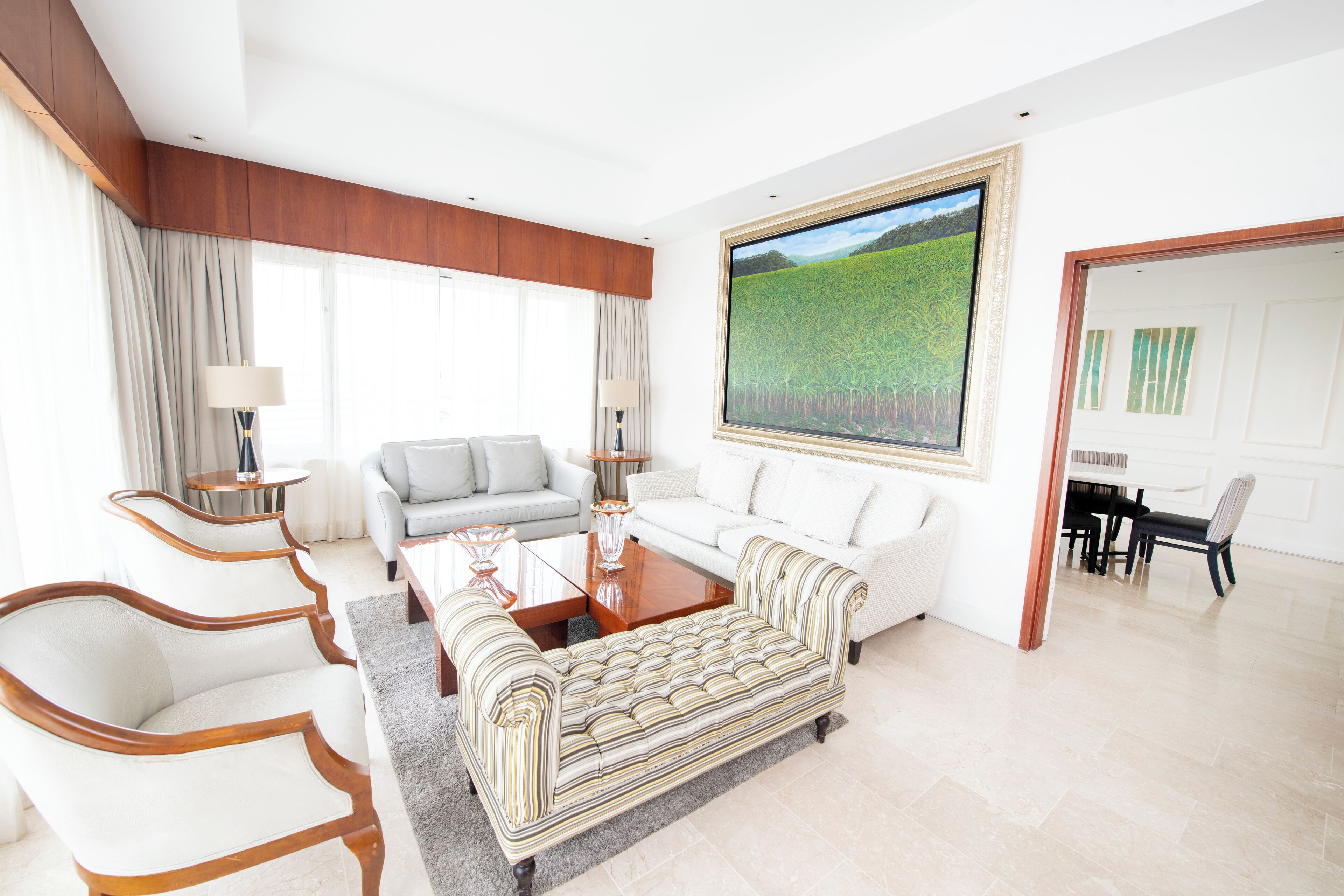 Ropa de cama hipoalergénica y minibar 