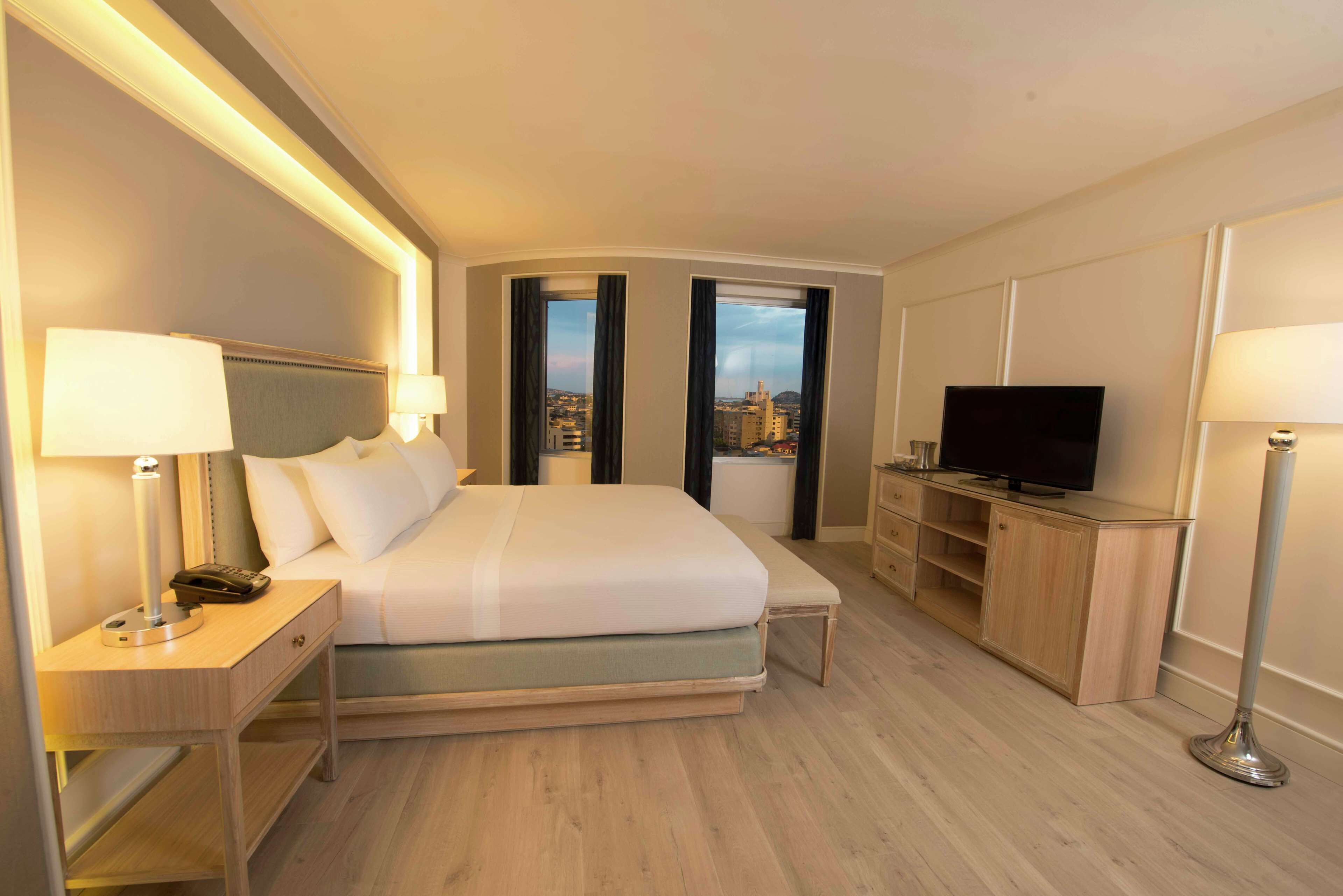 Junior Suite, 1 King Bed
