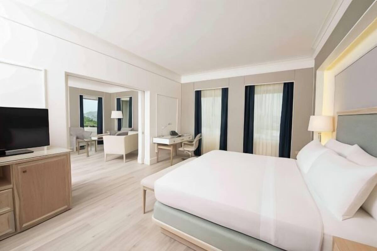 1 bedroom, hypo-allergenic bedding, minibar, in-room safe