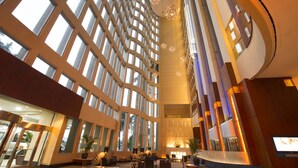 A spacious lobby with high ceilings, large windows, and modern furnishings. - Hilton Colon Guayaquil (Guayaquil)