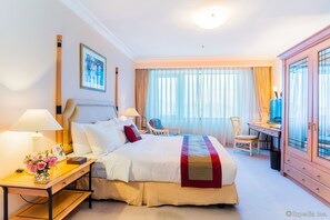 俱乐部客房 | 高档床上用品、羽绒被、记忆海绵床垫、迷你吧