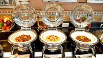 Daily buffet breakfast (USD 20 per person)