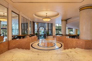 Interior entrance - Hanoi Daewoo Hotel (Hanoi)