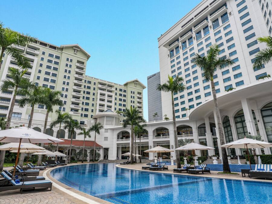 Hồ bơi ngoài trời