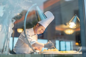 4 restaurants; breakfast, lunch, dinner and brunch served