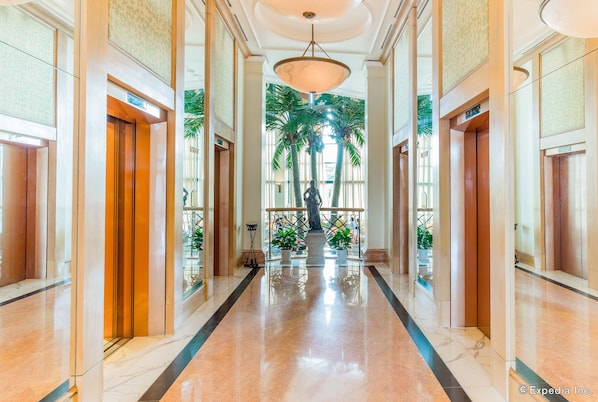 Hallway - Hanoi Daewoo Hotel (Hanoi)