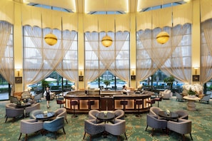 2 bars/lounges, lobby lounge