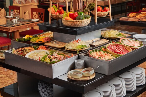 Desayuno buffet (USD 20 por persona)