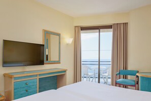 Desk, blackout drapes, free WiFi, bed sheets