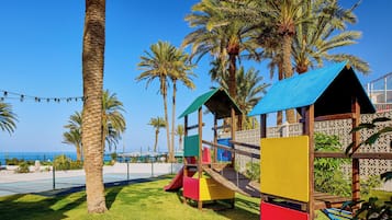 Área de juegos infantiles al aire libre
