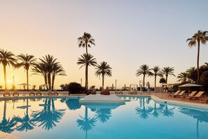 2 outdoor pools, pool umbrellas, pool loungers - Sol Tenerife (Arona)