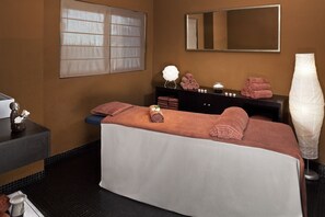 美甲與護足、按摩服務