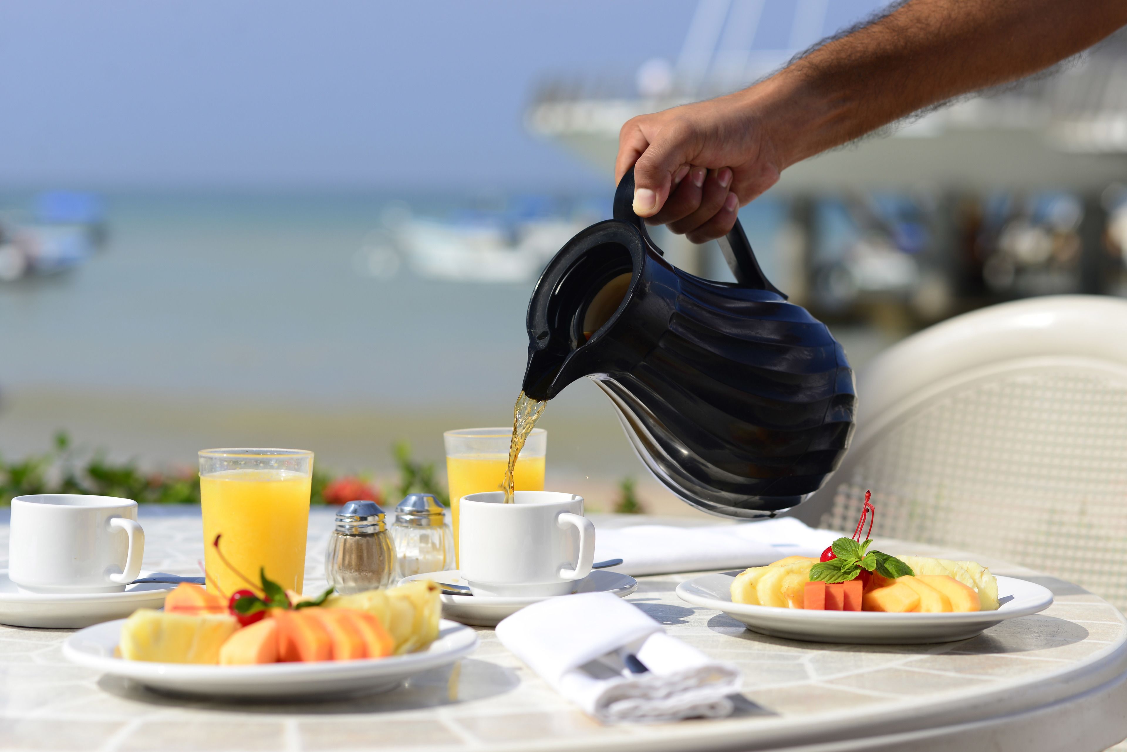 Petit déjeuner buffet servi tous les jours en supplément