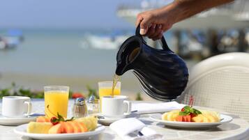 Desayuno buffet (MXN 599 por persona)