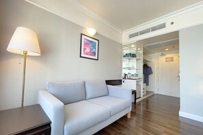 行政客房 | 高档床上用品、泰普尔床垫、客房内保险箱、办公桌