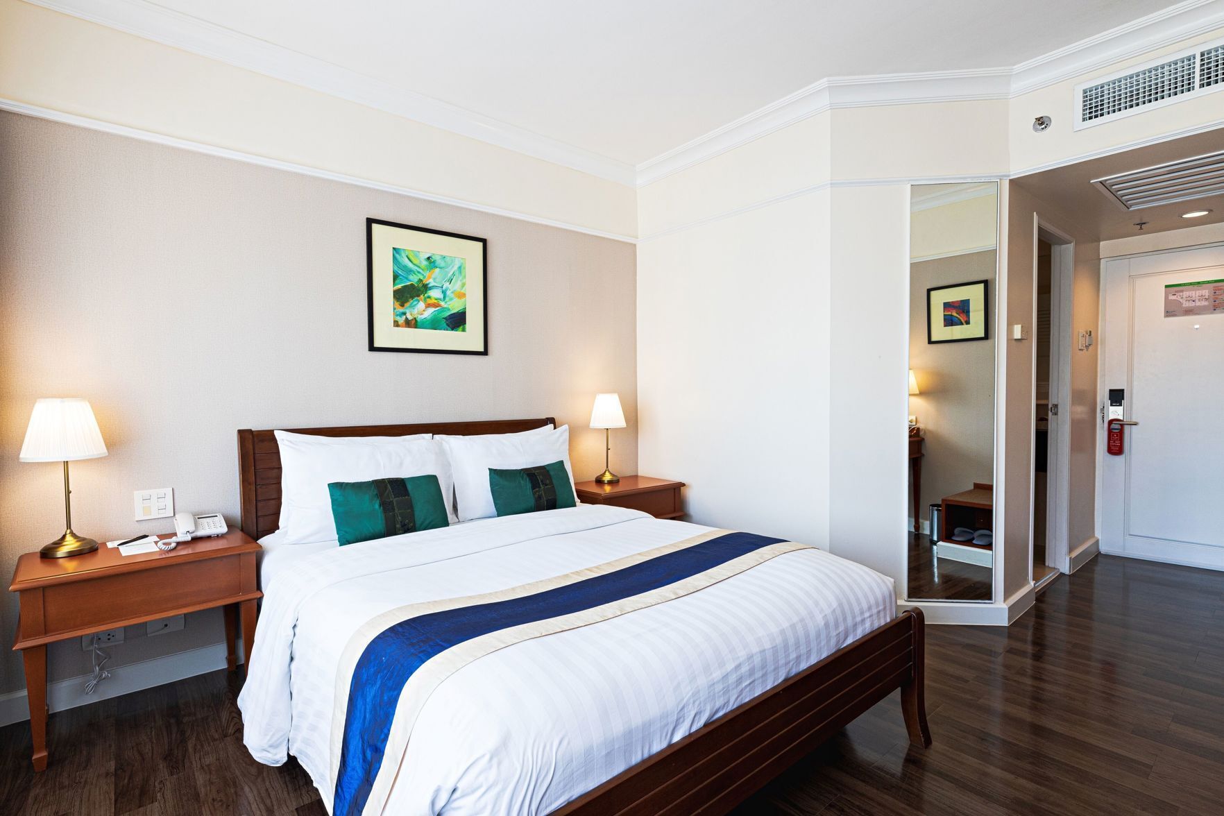 Premium bedding, Tempur-Pedic beds, in-room safe, desk