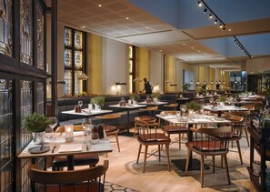 Daily full breakfast (EUR 14.95 per person)