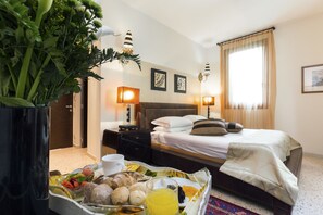 1 bedroom, hypo-allergenic bedding, in-room safe, free WiFi