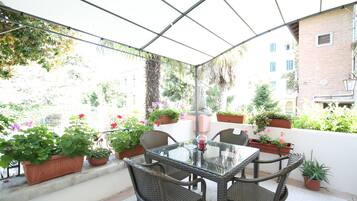 Deluxe-Doppel- oder -Zweibettzimmer | Terrasse/Patio